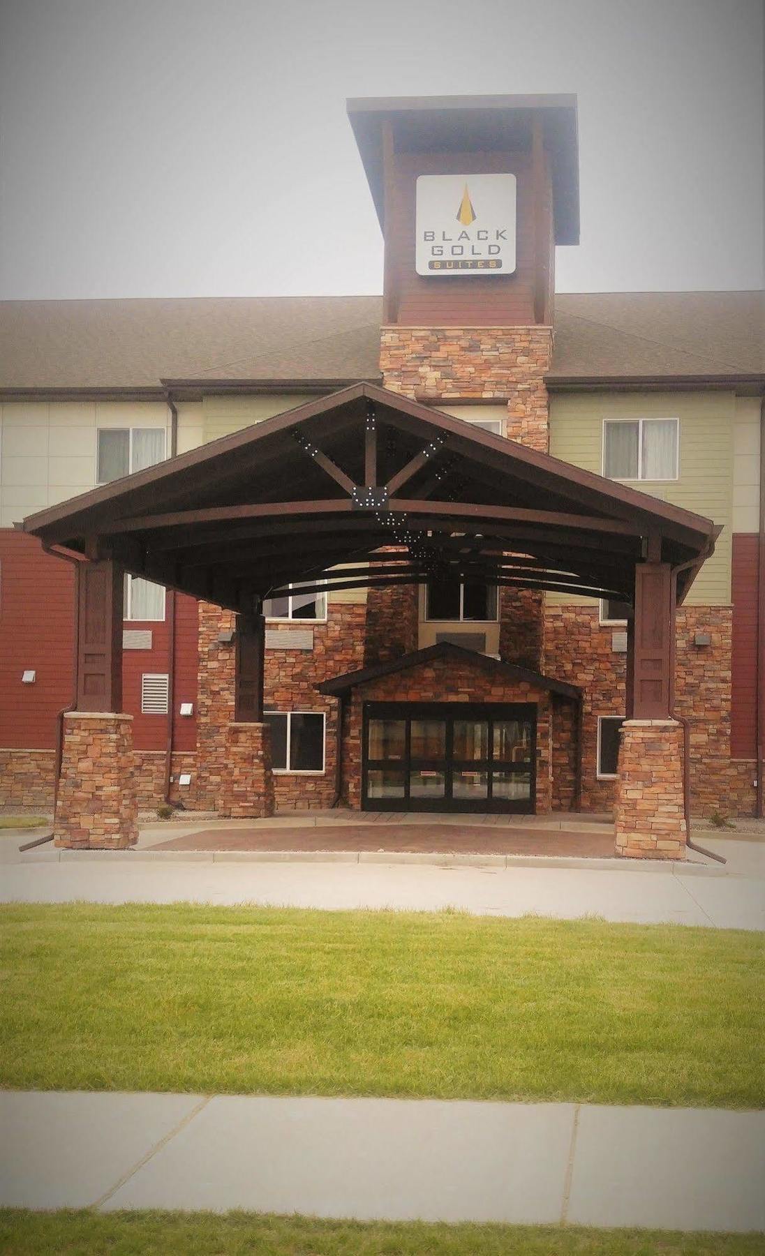 Inn At Hunters Run Watford City Exterior photo