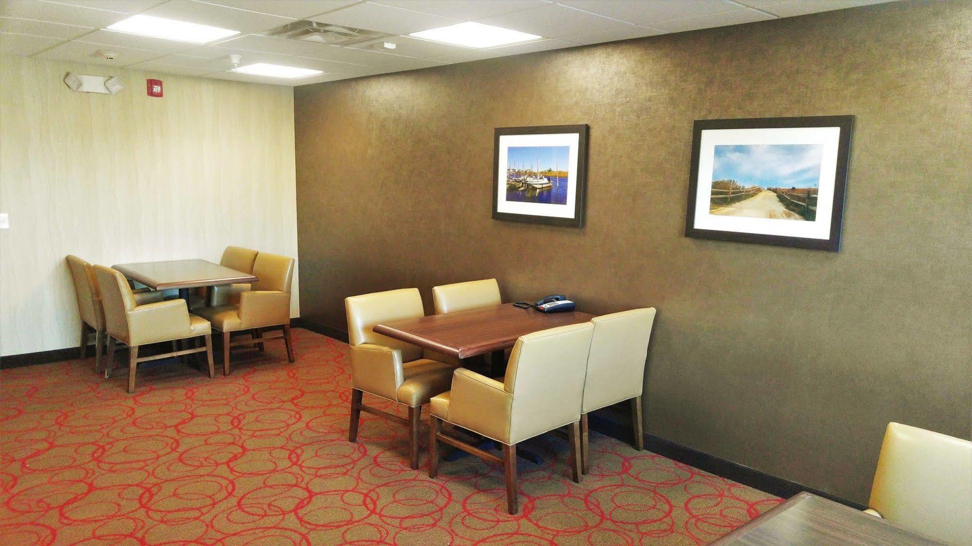 Inn At Hunters Run Watford City Exterior photo