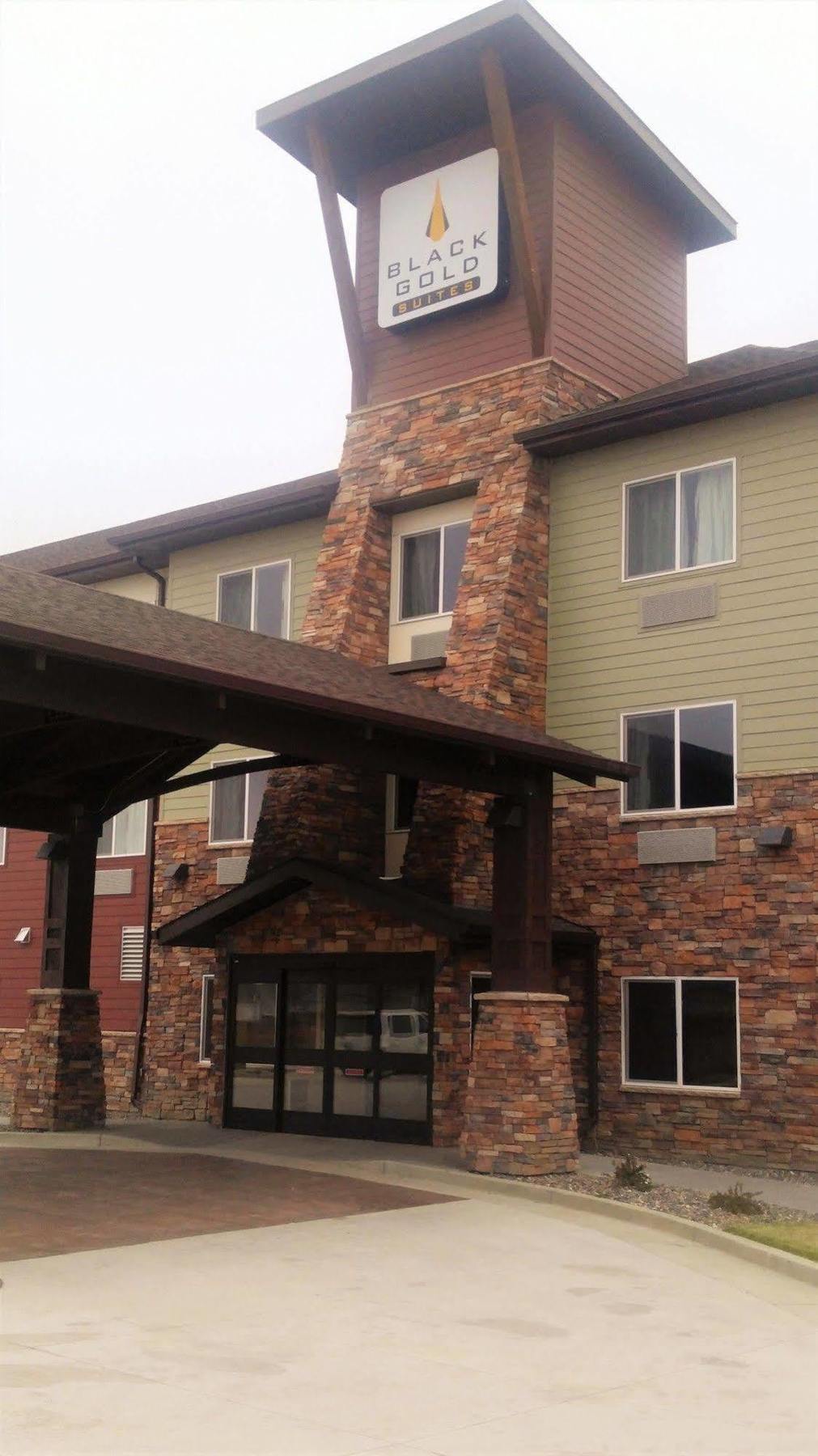 Inn At Hunters Run Watford City Exterior photo